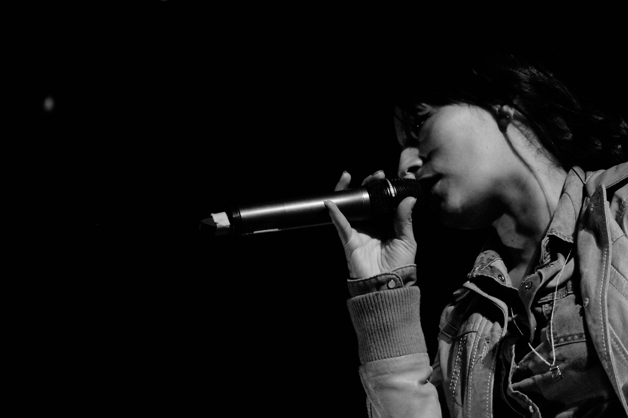 Ana Tijoux le canta a los migrantes en el Museo de la Memoria