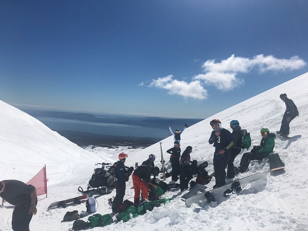 Comienza competencia internacional de Snowboard en Pucón