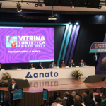 Brindis por 100 años: Delta se asocia con exclusivo champán Taittinger