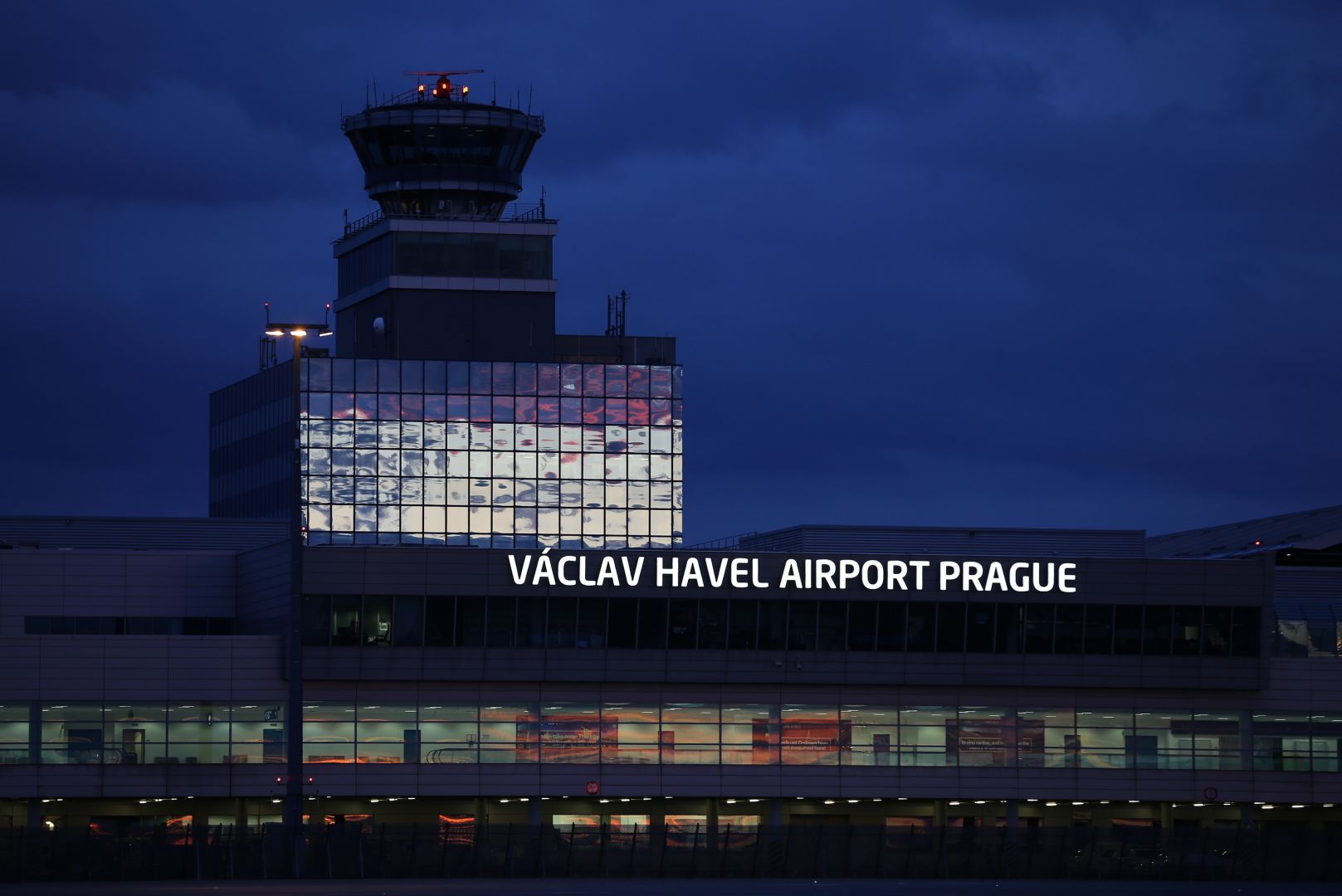 Aeropuerto de Praga ofrece pruebas de COVID19 a los viajeros internacionales.