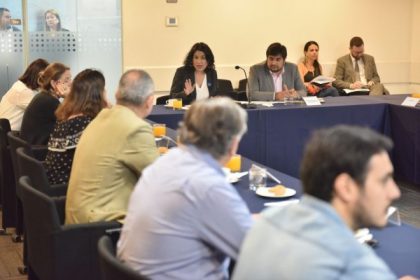 Autoridades informan a gremios del turismo sobre la Carretera Austral
