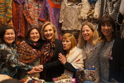 Se inauguró Feria Chiloé de la mujer en Santiago.