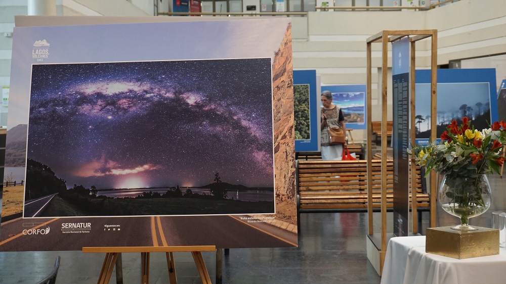 Inauguran en Santiago exposición de Ruta Escénica Lagos y Volcanes
