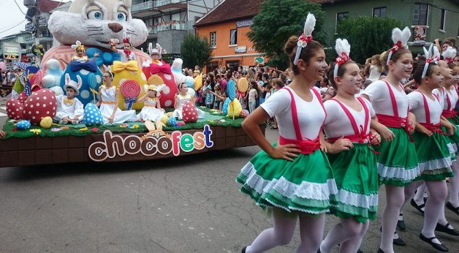 Primer desfile del 'Chocofest' en Nova Petrópolis, Brasil