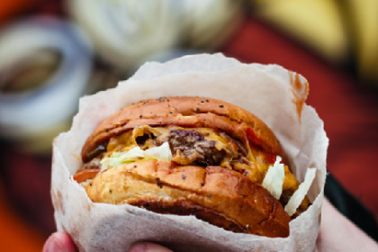 La hamburguesa es la comida rápida favorita de los chilenos