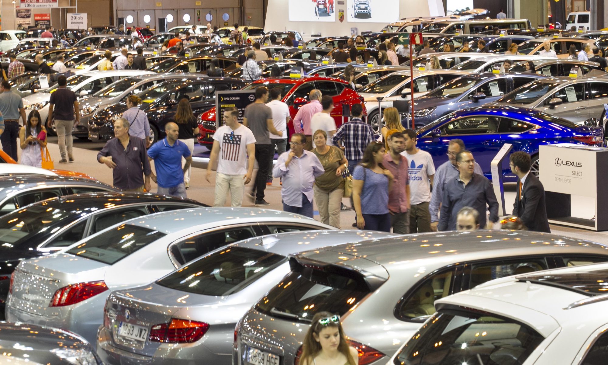 El salón del vehículo de ocasión, enciende motores