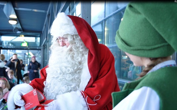 Iberia estrena su nueva ruta a la tierra de Papá Noel