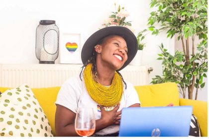 Las experiencias en línea hospedan para dar vida a una celebración global del orgullo