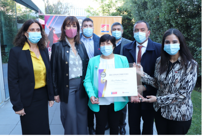 Mujeres de Tarapacá y Ñuble fueron reconocidas por mantener sus emprendimientos en tiempos de crisis