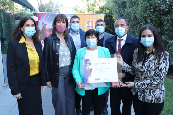 Mujeres de Tarapacá y Ñuble fueron reconocidas por mantener sus emprendimientos en tiempos de crisis