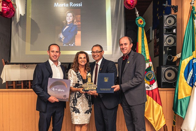 Marta Rossi recibe premio destacado de Turismo Nova Petrópolis Marta Rossi recibe premio destacado de Turismo Nova Petrópolis