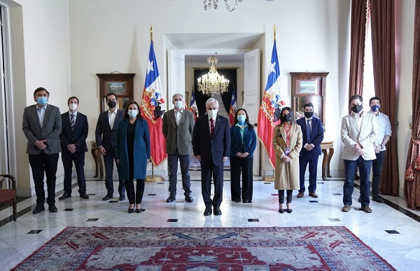 Gremios de turismo se reúnen con Presidente Piñera