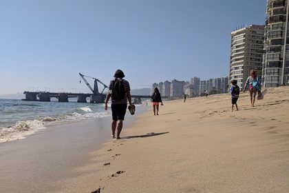 Gobierno anuncia permiso especial de vacaciones para comunas en Fase 2