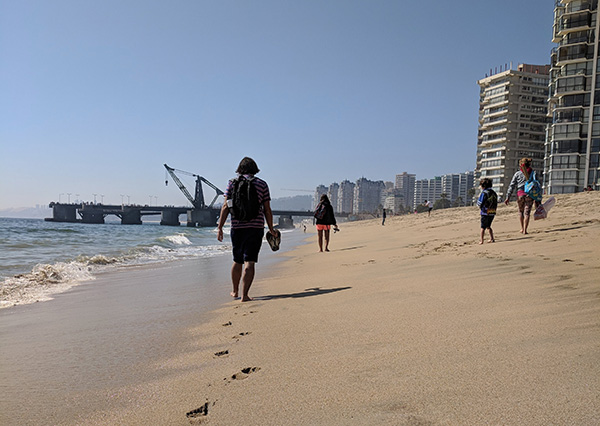 Gobierno anuncia permiso especial de vacaciones para comunas en Fase 2