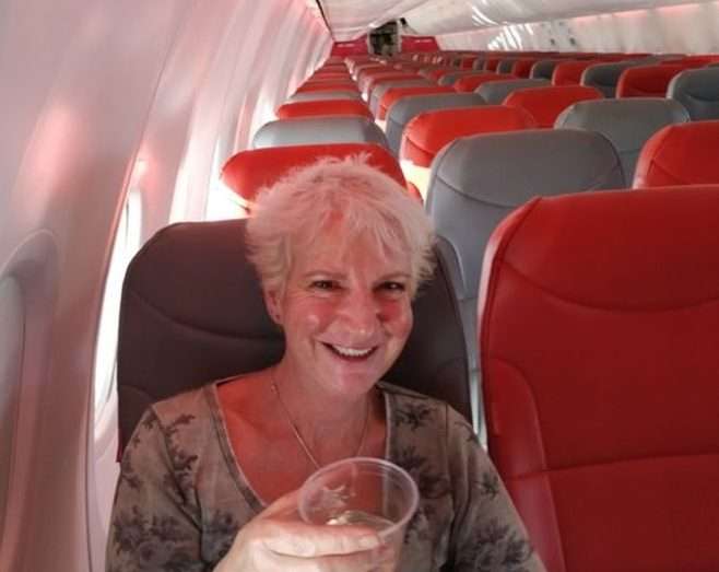 Mujer pagó 60 dólares por un pasaje de avión y termino volando completamente sola.