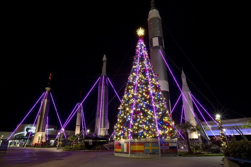 El Kennedy Space Center se llena de color este fin de año