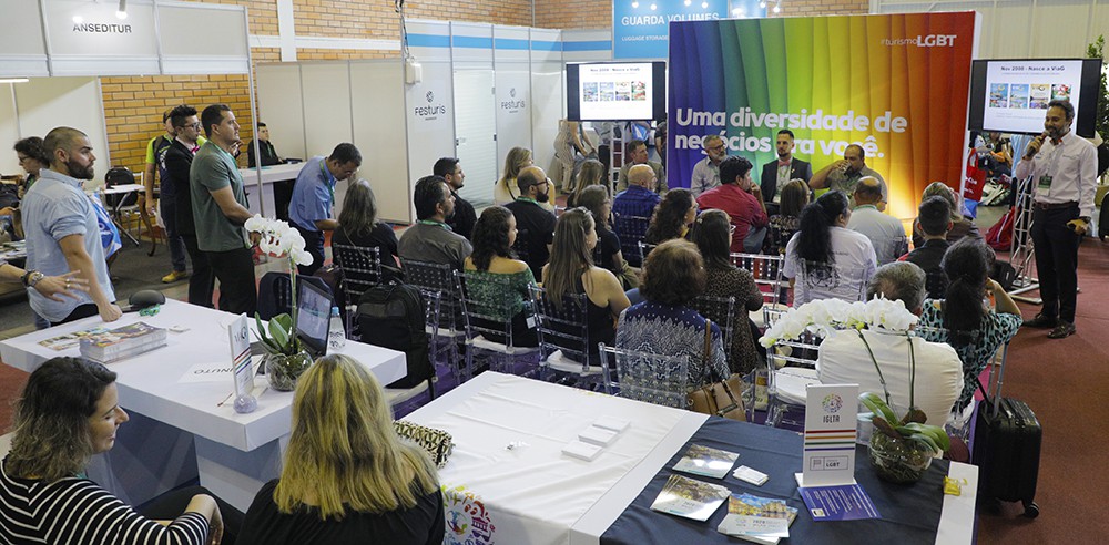 Espacio LGBT FESTURIS celebra 10 años con una edición histórica