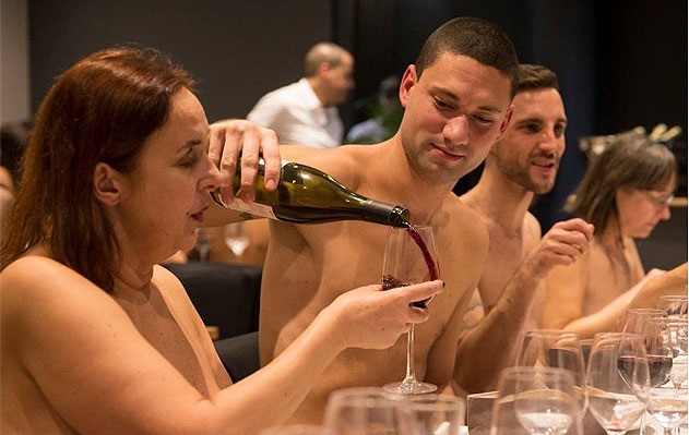 El primer restaurante nudista de París cierra sus puertas