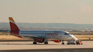 El verano se adelanta volando con Iberia Express: vuelos desde 31 euros