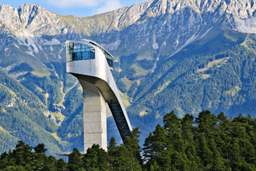 Arquitectura en las alturas: El trampolín que rediseñó el horizonte de Innsbruck Arquitectura en las alturas: El trampolín que rediseñó el horizonte de Innsbruck