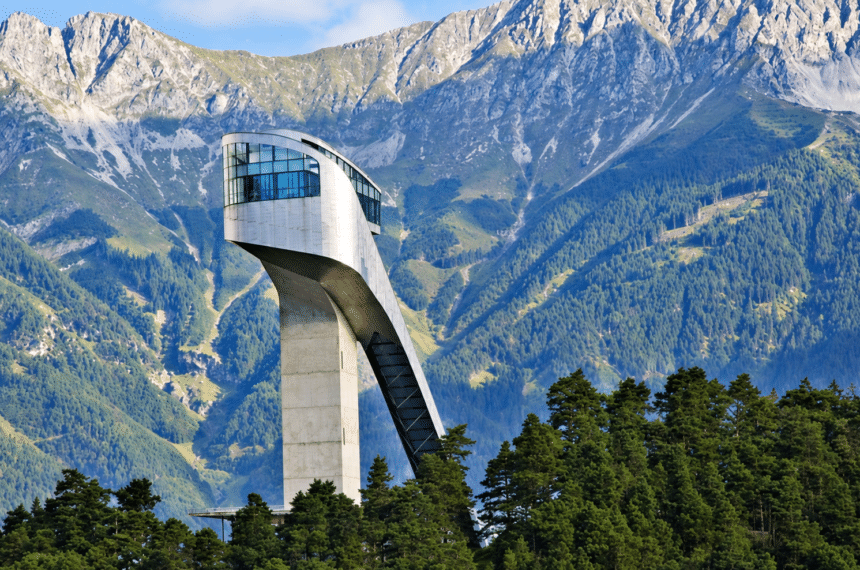 Arquitectura en las alturas: El trampolín que rediseñó el horizonte de Innsbruck Arquitectura en las alturas: El trampolín que rediseñó el horizonte de Innsbruck