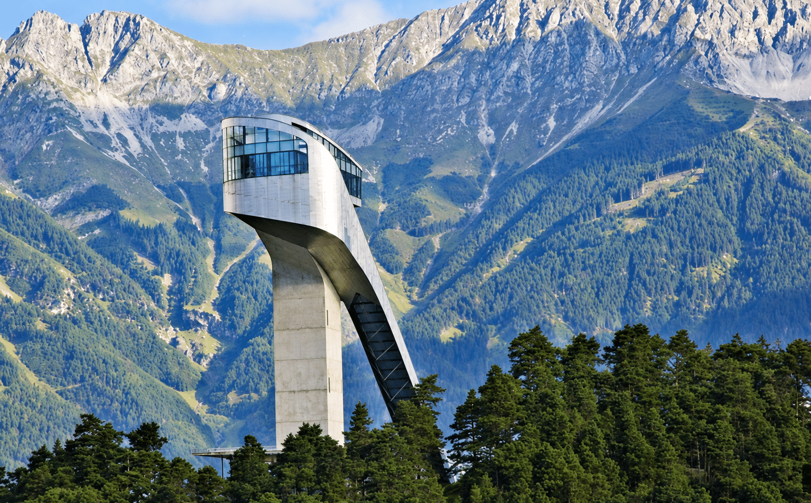 Arquitectura en las alturas: El trampolín que rediseñó el horizonte de Innsbruck Arquitectura en las alturas: El trampolín que rediseñó el horizonte de Innsbruck